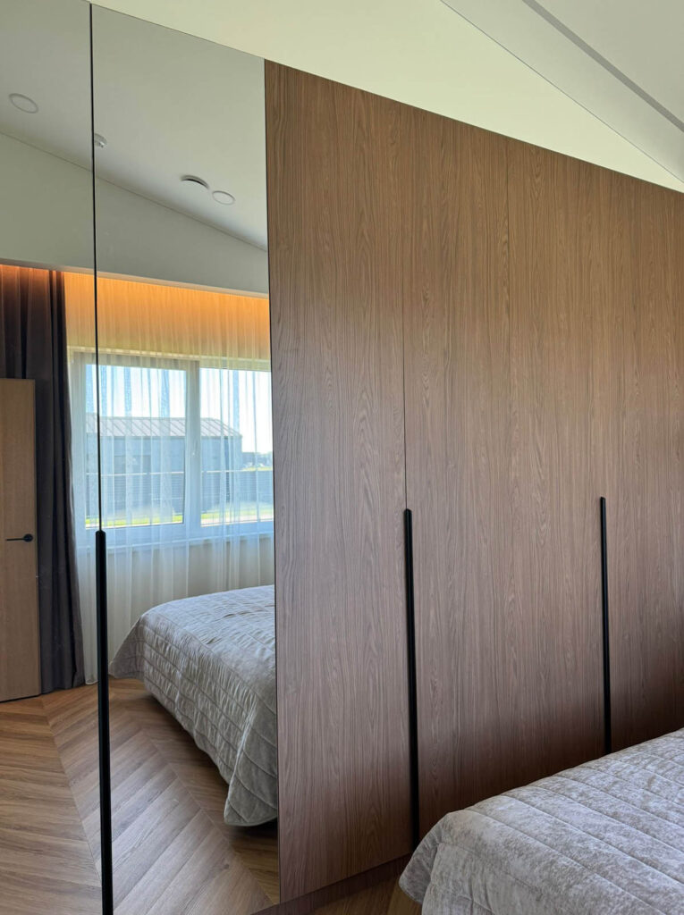 Miegamojo kambario interjero sprendimai-09